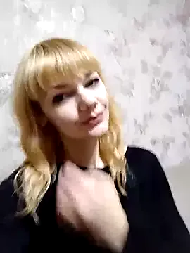 LoraDevine – webcam model profile photo Image 3