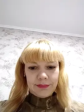 LoraDevine – webcam model profile photo Image 4