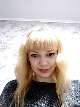 LoraDevine – webcam model profile photo Image 5