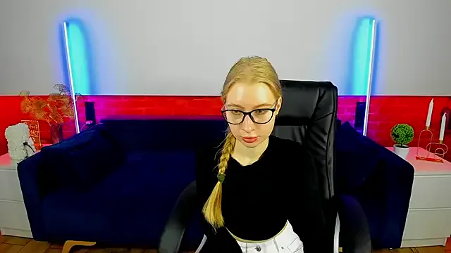 Yumikaa – webcam model profile photo Image 7