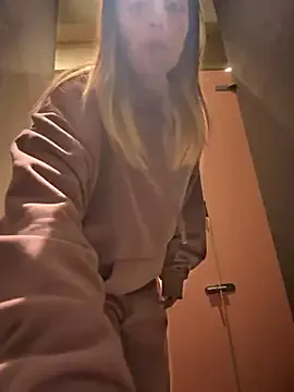 ChelseaBlondeUK – webcam model profile photo Image 11