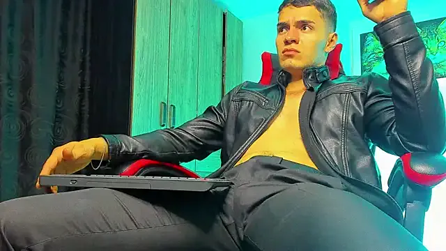 British_EmJess – webcam model profile photo Image 12