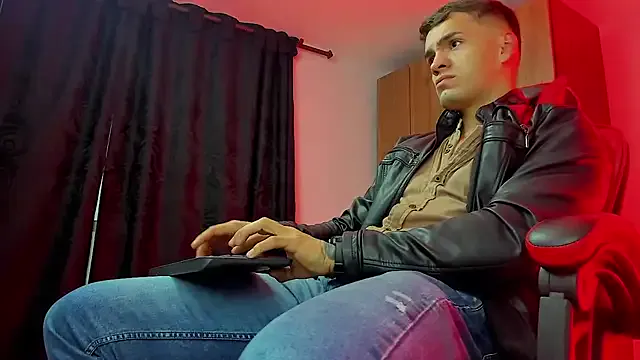 British_EmJess – webcam model profile photo Image 4