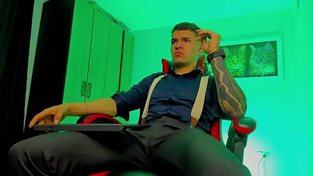 British_EmJess – webcam model profile photo Image 8