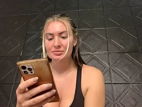 LoraDevine – webcam model profile photo Image 5