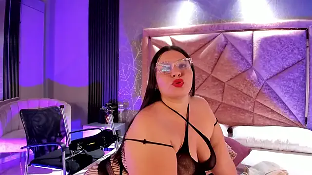 Meeeeow – webcam model profile photo Image 11