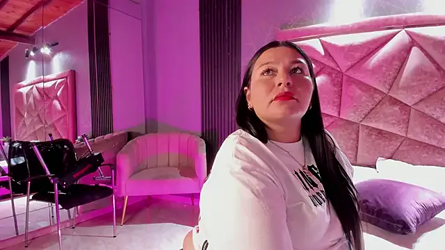 Meeeeow – webcam model profile photo Image 7