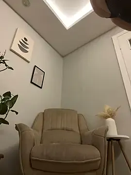 British_EmJess – webcam model profile photo Image 3