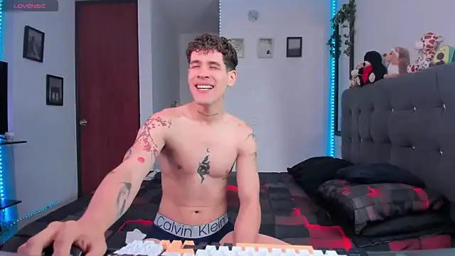 BlondeHott – webcam model profile photo Image 17