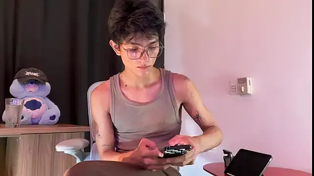 KAMESAN08 – webcam model profile photo Image 3