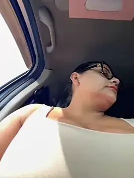 LinaTwins – webcam model profile photo Image 2