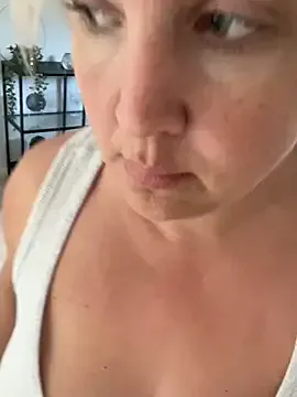 blondeangel_4u2 – webcam model profile photo Image 14