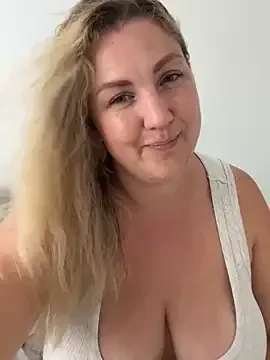 blondeangel_4u2 – webcam model profile photo Image 16