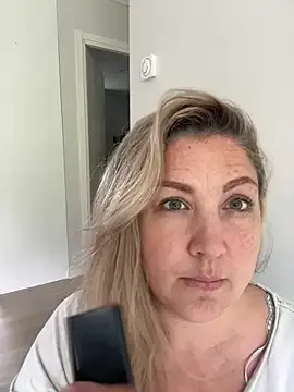 blondeangel_4u2 – webcam model profile photo Image 9