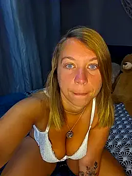 BlondeScarlettx – webcam model profile photo Image 6