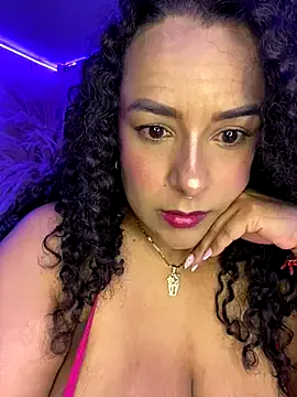 Milaa1998 – webcam model profile photo Image 2