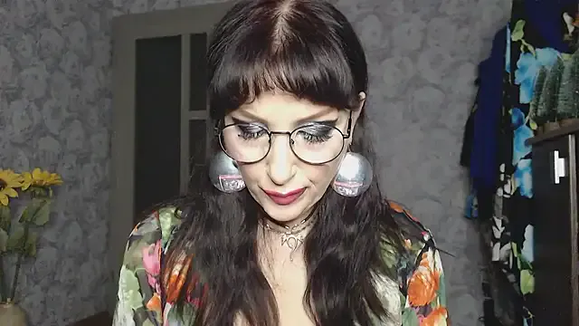 Hotforunow – webcam model profile photo Image 8