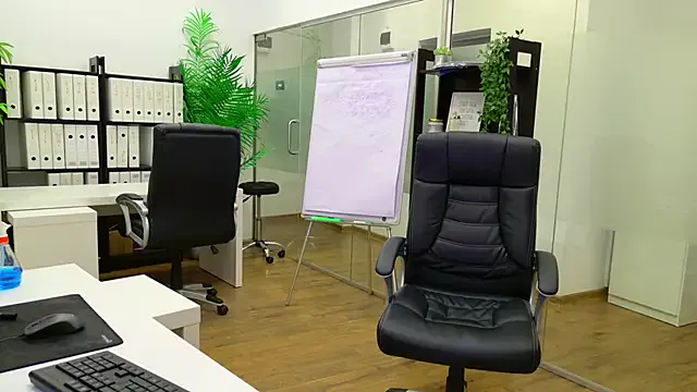 British_EmJess – webcam model profile photo Image 18