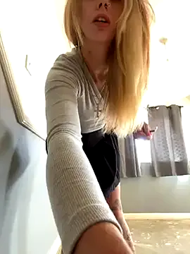 LoraDevine – webcam model profile photo Image 6