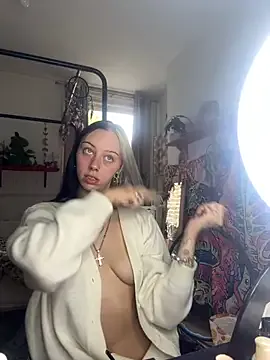 LoraDevine – webcam model profile photo Image 7