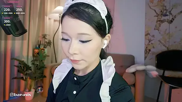 TraceyKalani – webcam model profile photo Image 15