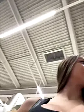 LoraDevine – webcam model profile photo Image 7