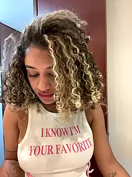 blondeangel_4u2 – webcam model profile photo Image 17