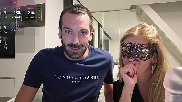 sexlove12002 – webcam model profile photo Image 6