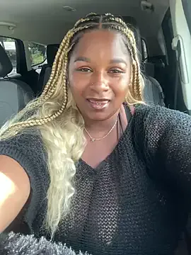 KrissyQueen – webcam model profile photo Image 5