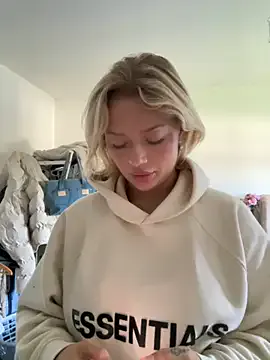 milli1983 – webcam model profile photo Image 17