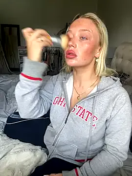 milli1983 – webcam model profile photo Image 8