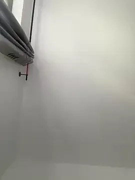 milli1983 – webcam model profile photo Image 9