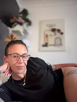 SilviaPastori – webcam model profile photo Image 2