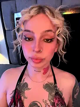 BlondeScarlettx – webcam model profile photo Image 13