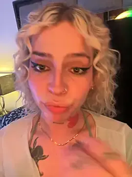 BlondeScarlettx – webcam model profile photo Image 16