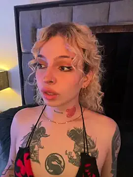 BlondeScarlettx – webcam model profile photo Image 3