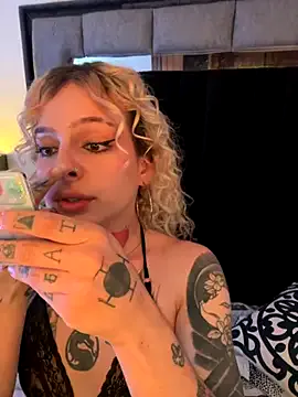 BlondeScarlettx – webcam model profile photo Image 5