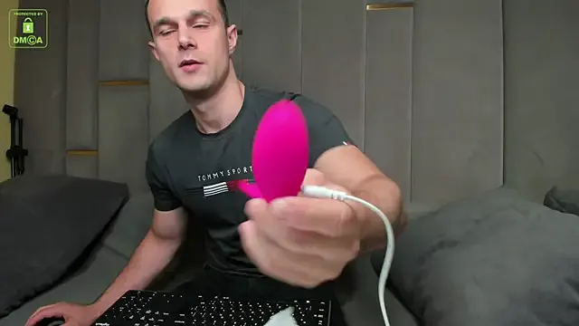 alexwos – webcam model profile photo Image 17