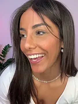 blondeangel_4u2 – webcam model profile photo Image 2