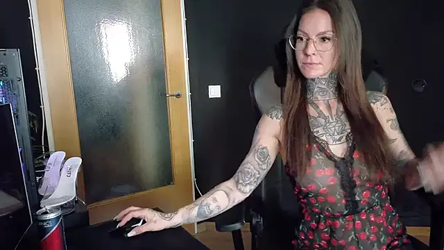 SonyaVlad – webcam model profile photo Image 4