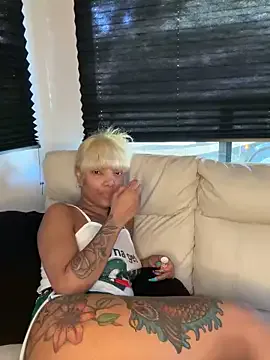 BlondeScarlettx – webcam model profile photo Image 8