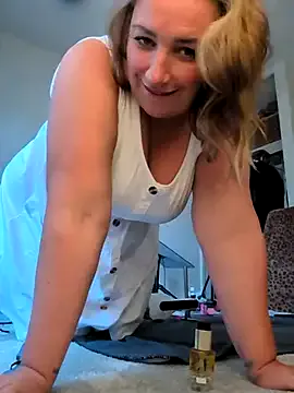 LoraDevine – webcam model profile photo Image 15