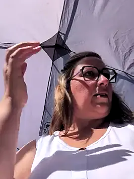 LoraDevine – webcam model profile photo Image 4