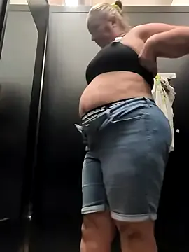 LoraDevine – webcam model profile photo Image 6