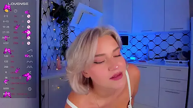 BlondeScarlettx – webcam model profile photo Image 9