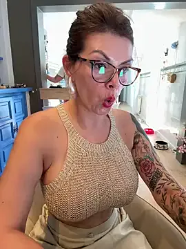 TenderLora – webcam model profile photo Image 2