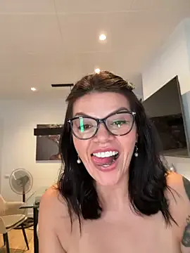 TenderLora – webcam model profile photo Image 9