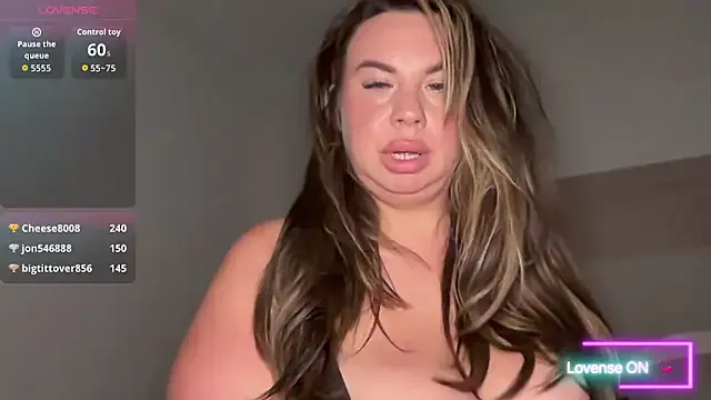 LoraDevine – webcam model profile photo Image 12