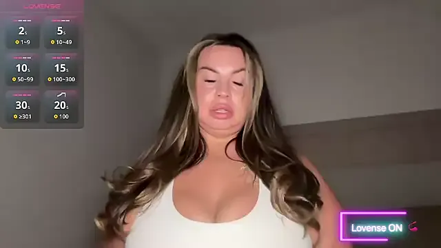 LoraDevine – webcam model profile photo Image 8