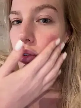 British_EmJess – webcam model profile photo Image 11